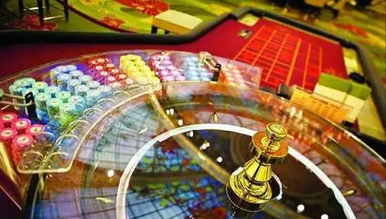 Ilustrasi penggunaan E-Wallet di arena sportsbook dan casino digital untuk kemudahan transaksi