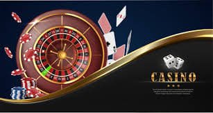 Para penggemar sepak bola menonton pertandingan dan memasang taruhan secara online melalui platform hstoto